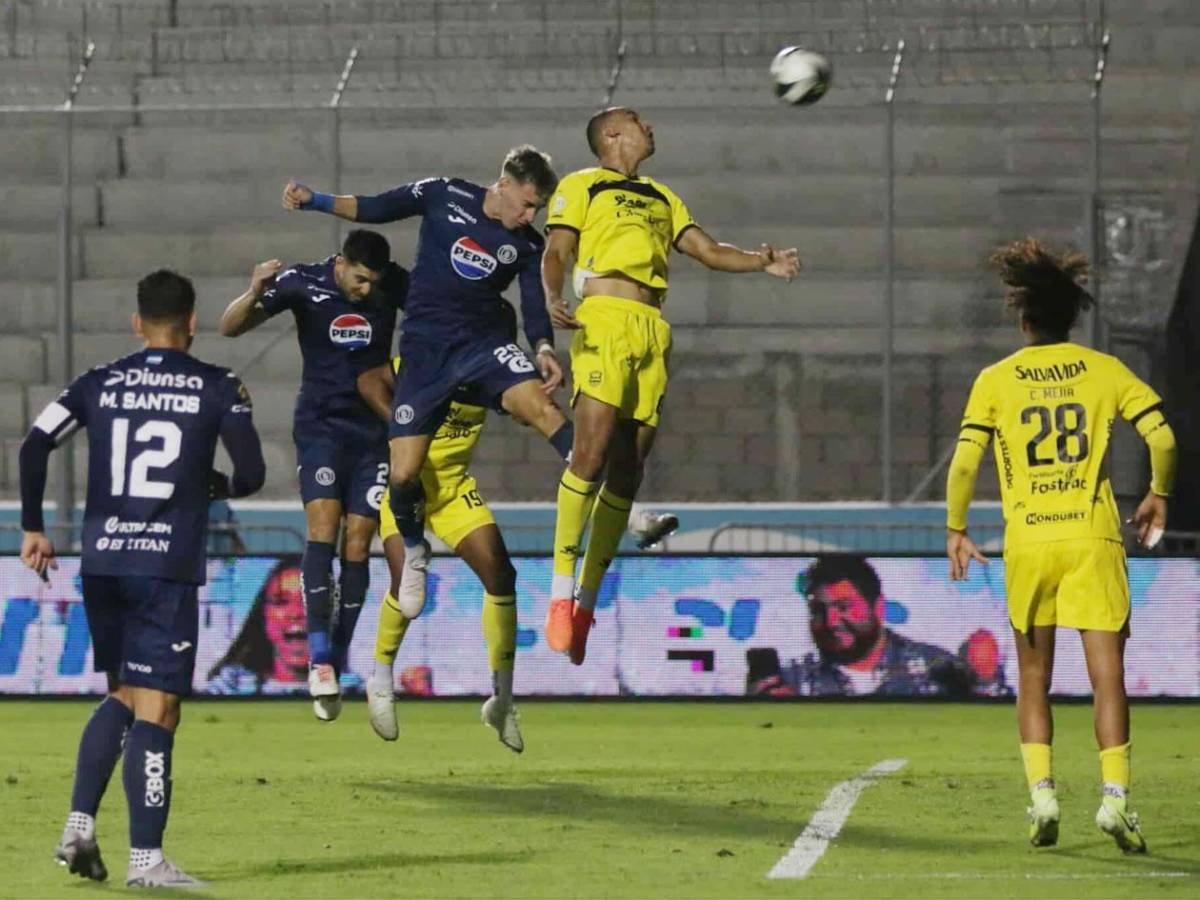 El 'frío' festejo de figura de Motagua, sufrimiento de Real España, susto y enfado