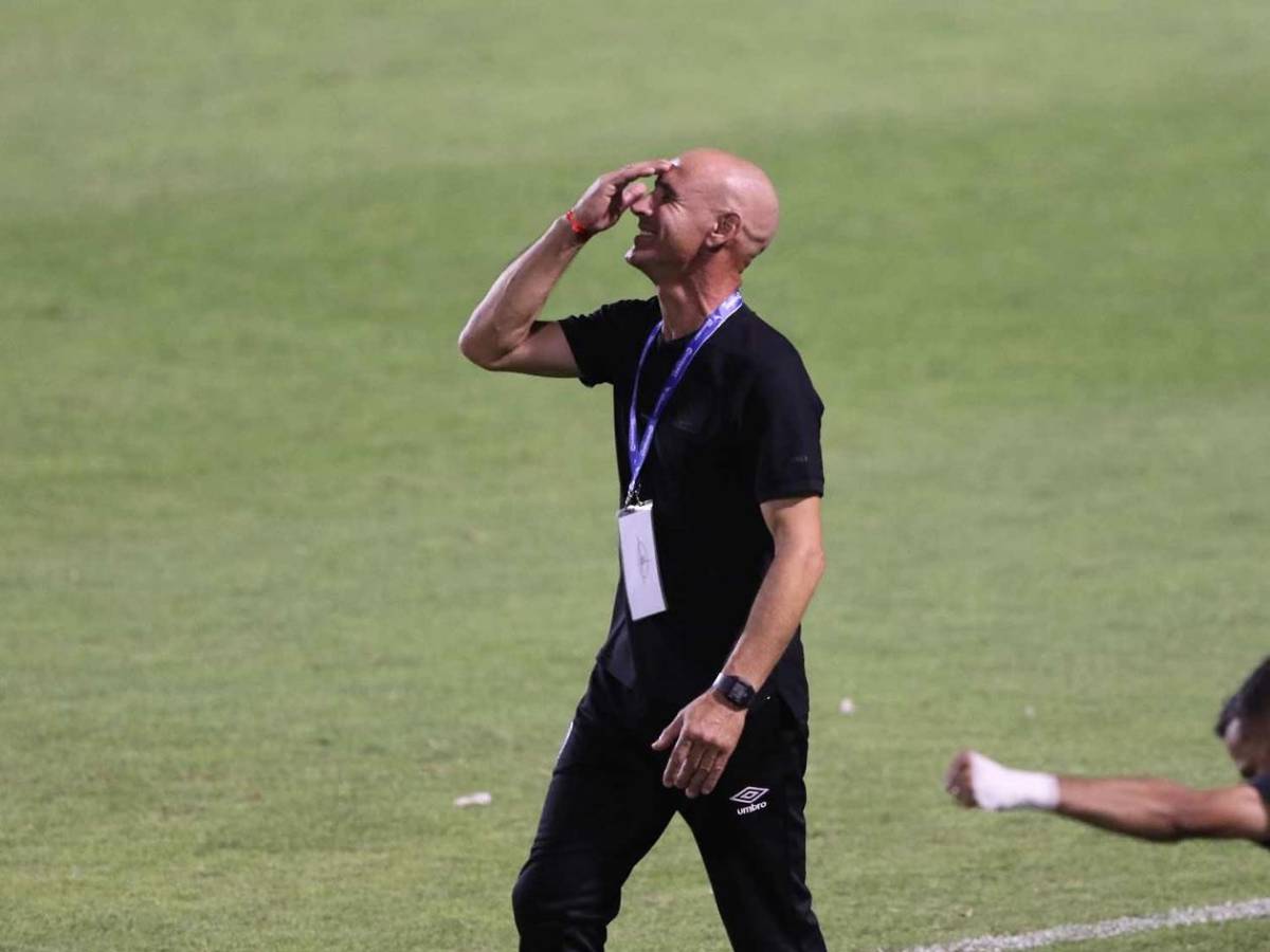 Olimpia festeja título, detalle con Real España, descuido con la copa y a lo Lamine Yamal