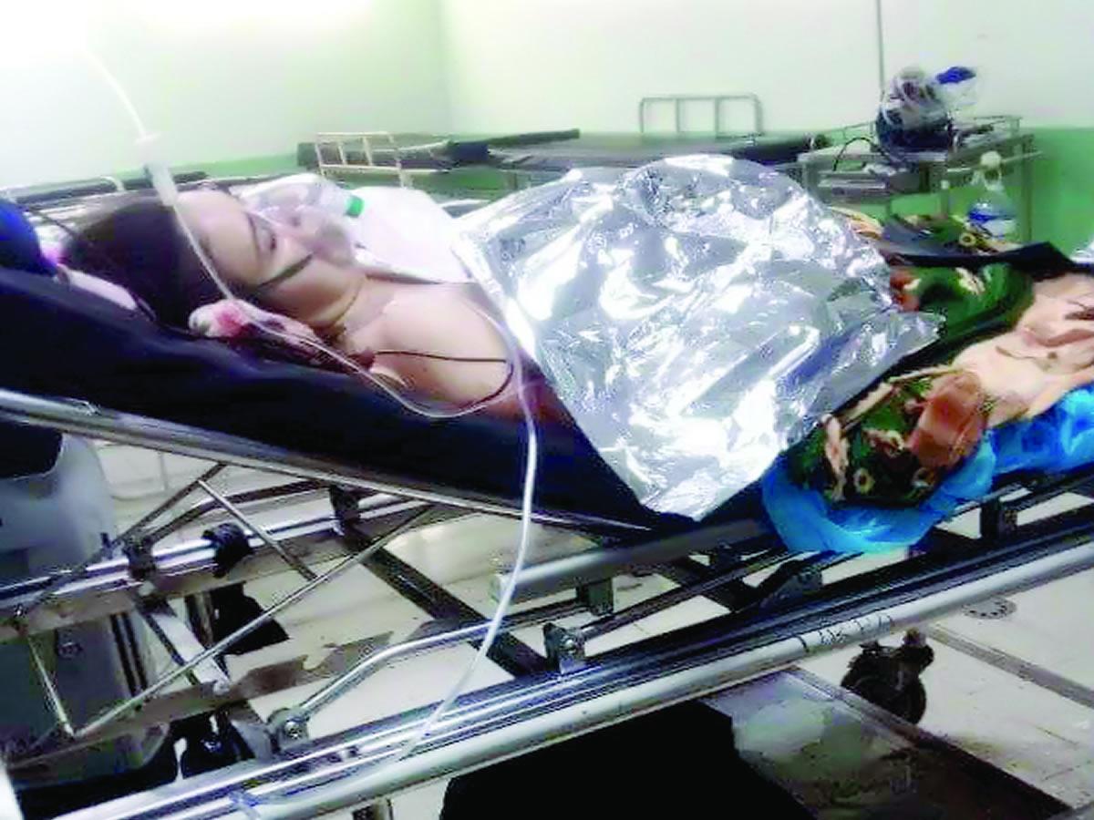 Piden ayuda para mujer que fue herida por su marido