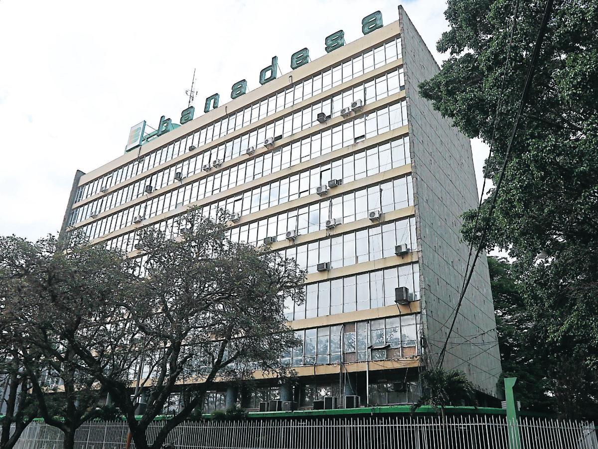 Más de L2,000 millones deben productores a Banadesa