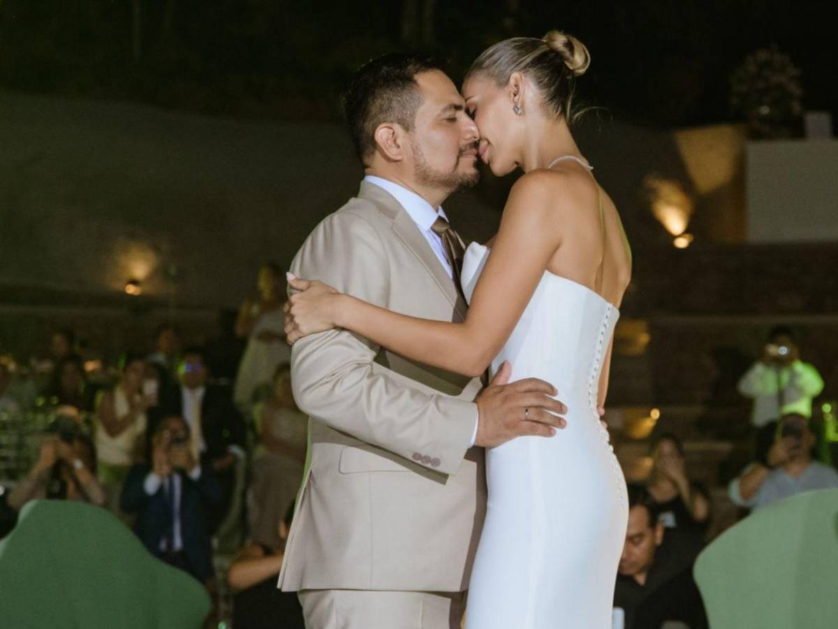 Cantante cristiana cantó gratis en boda de su pastor y terminó humillada