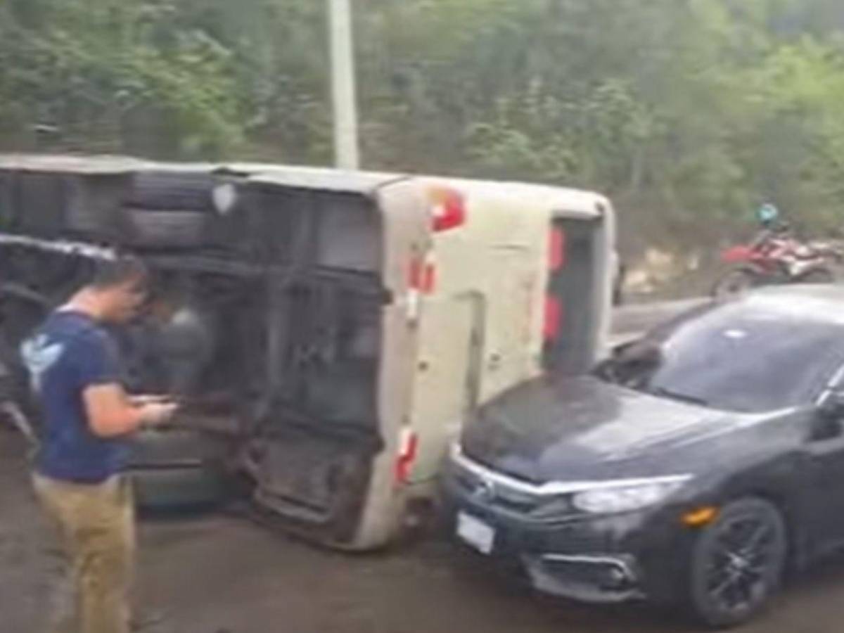 Impactantes imágenes: Bus de la ruta La Paz-Tegucigalpa sufre accidente