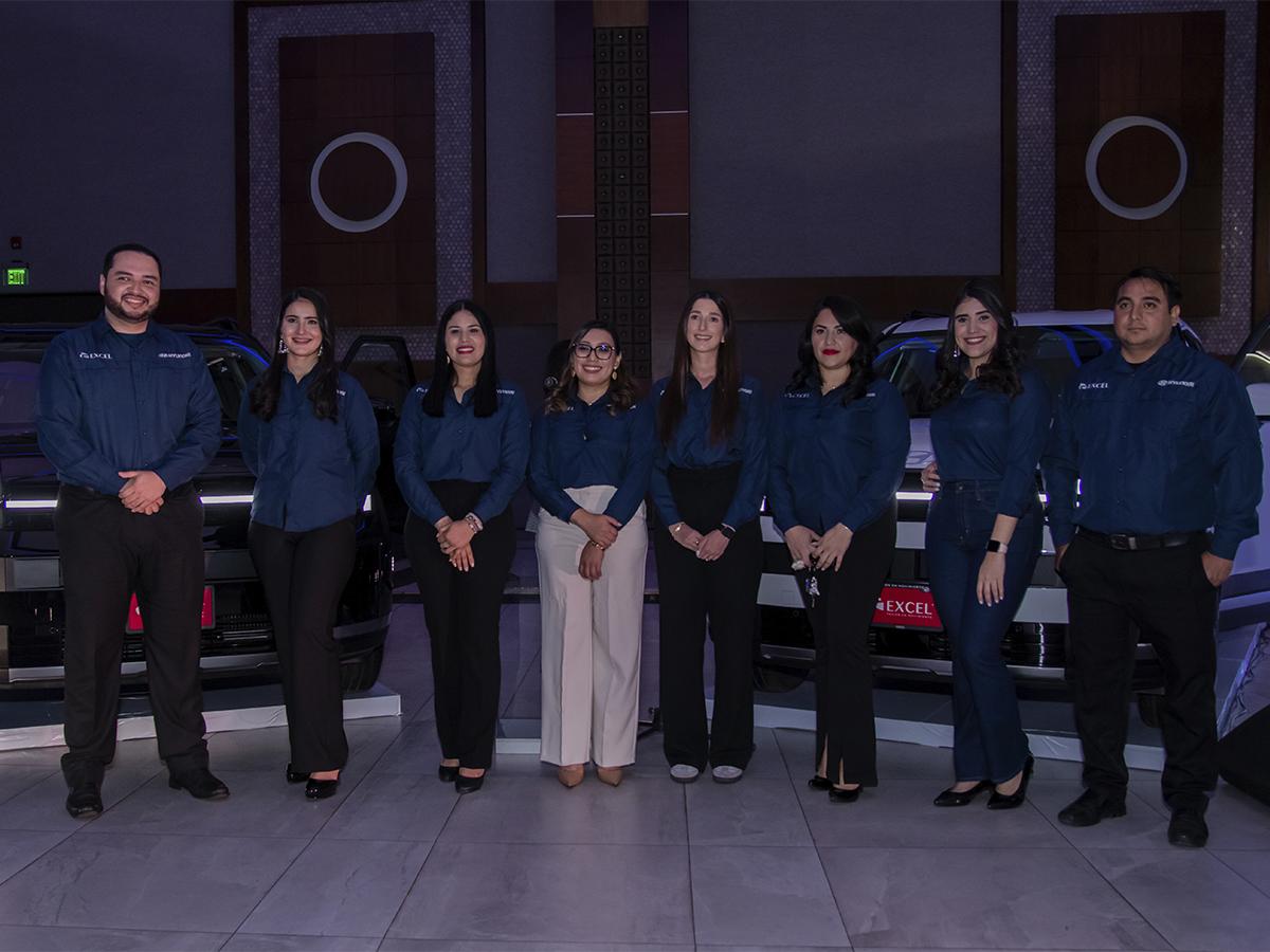 Ejecutivos de Excel presentes en el evento de lanzamiento.