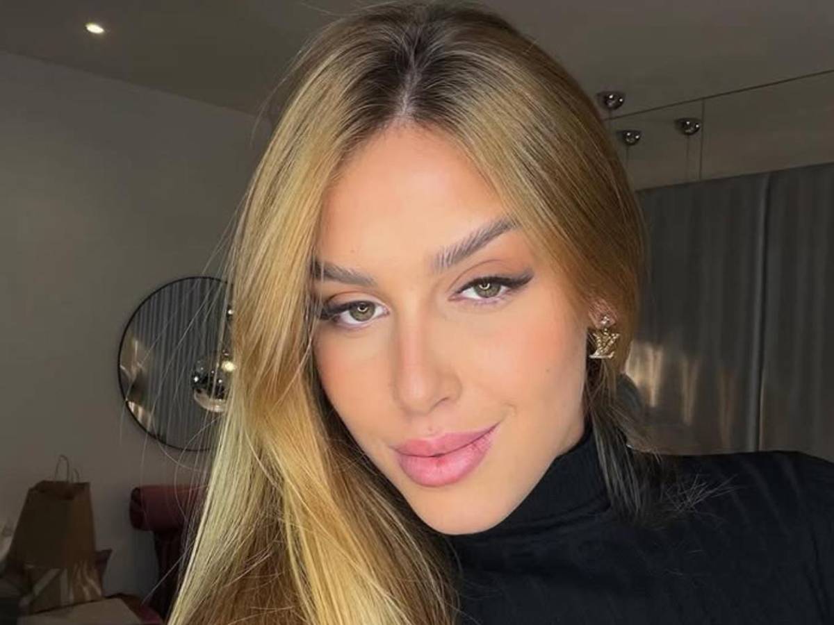 Jugador deja a la futbolista viral y ahora sale con hija de director deportivo