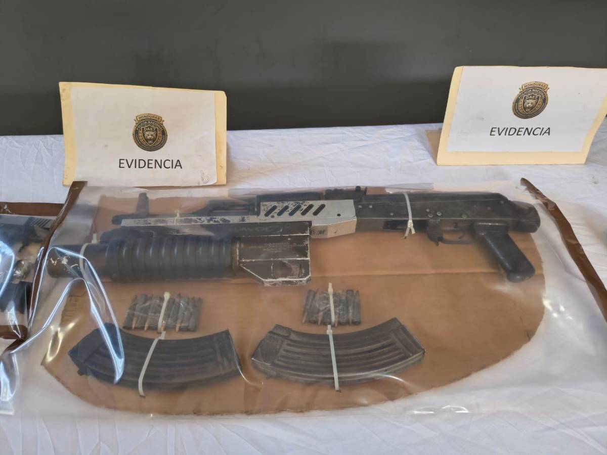 Cae peligrosa célula de la MS-13 con armas de guerra y lanzagranadas en Yoro