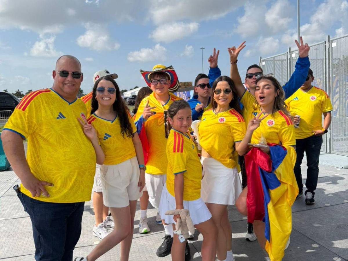 Hondureño causa revuelo en el Colombia-Portugal y bellas chicas enamoran