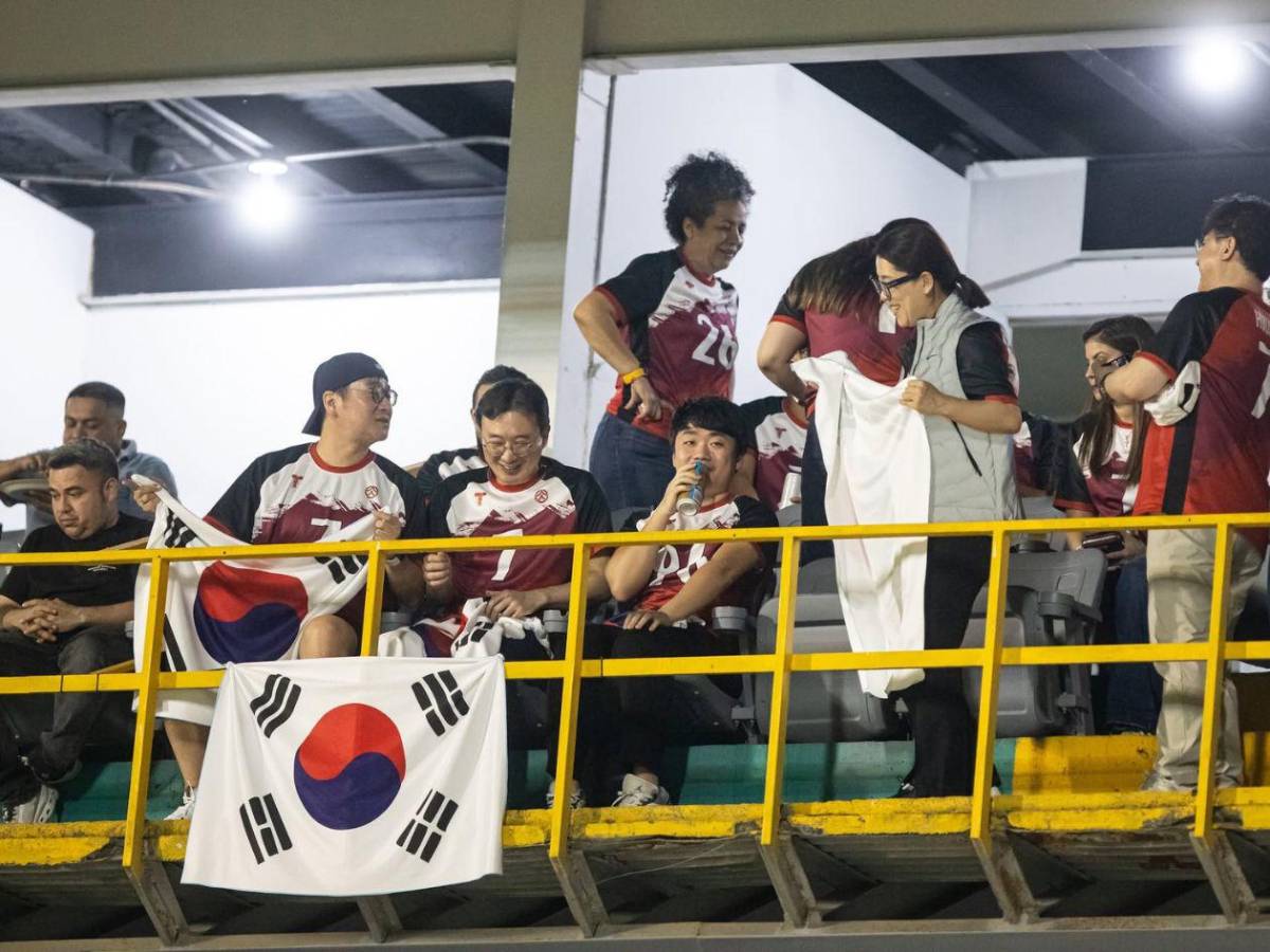 ¿Quién es la chica de amarillo? Ambientazo y locura por Son en la previa del Real España-LAFC