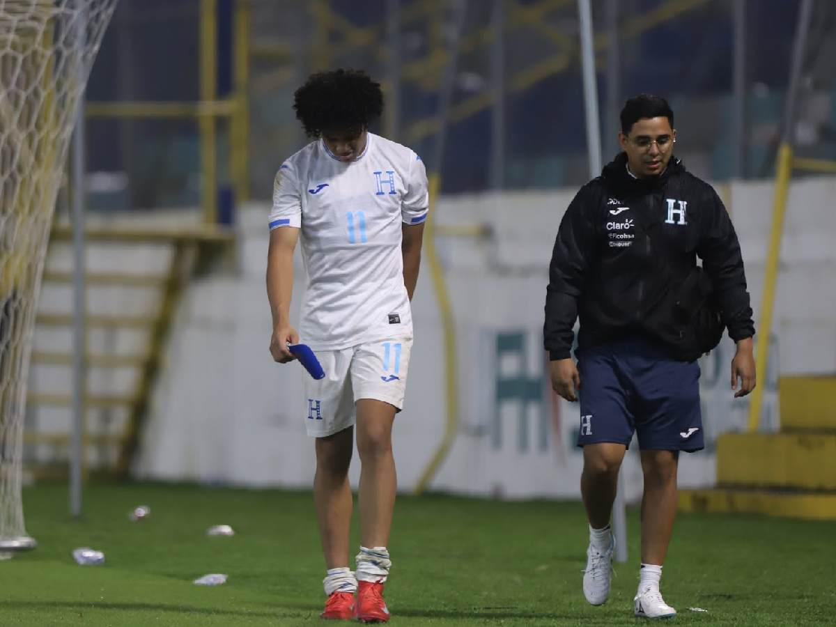 Luis Suazo, hijo de David Suazo, fue titular, pero salió lesionado en el segundo tiempo.