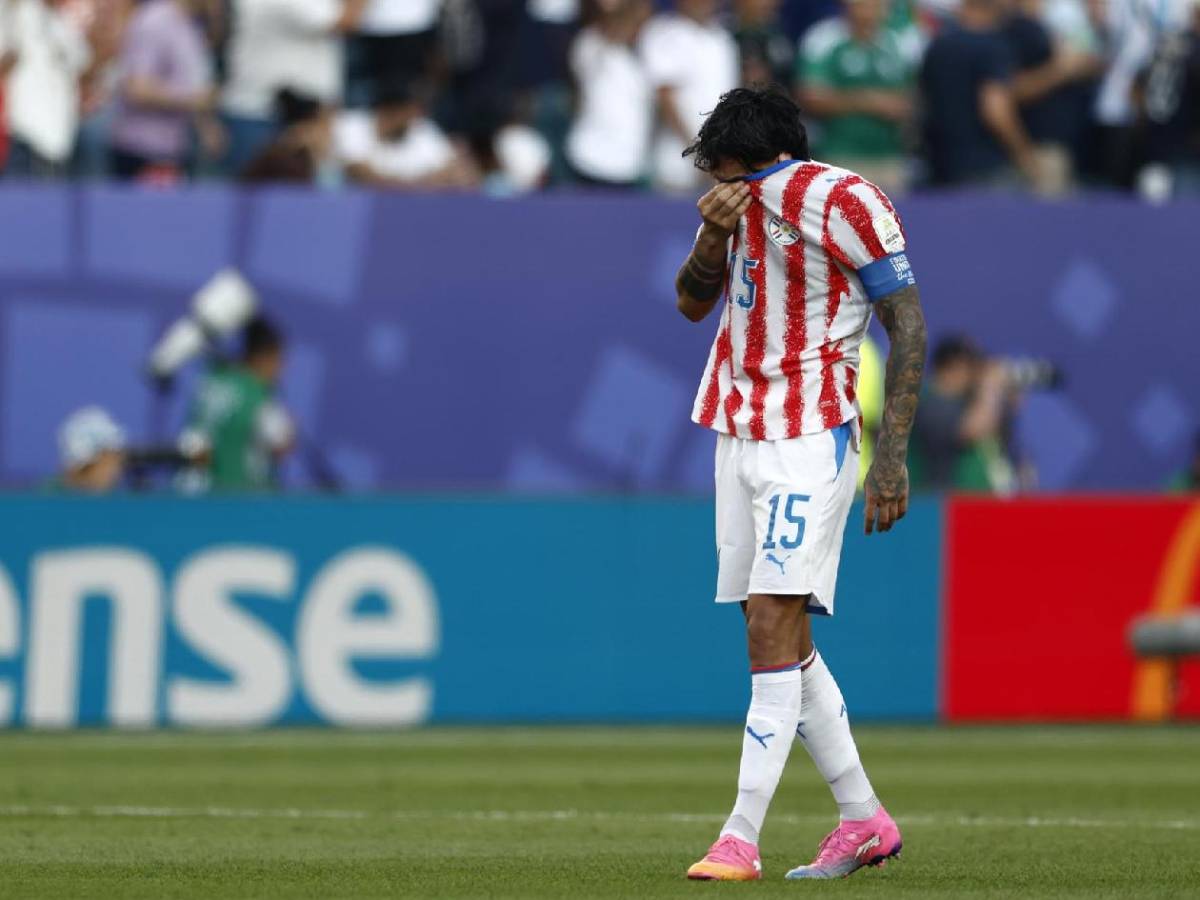 La pelea de Mbappé vs Paraguay, insulto del francés y le celebró en la cara a rival