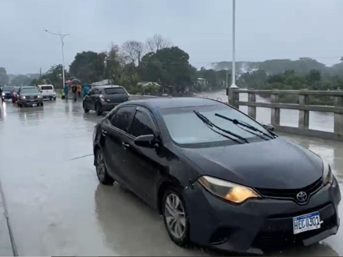 Inauguran el puente que conduce a Jucutuma