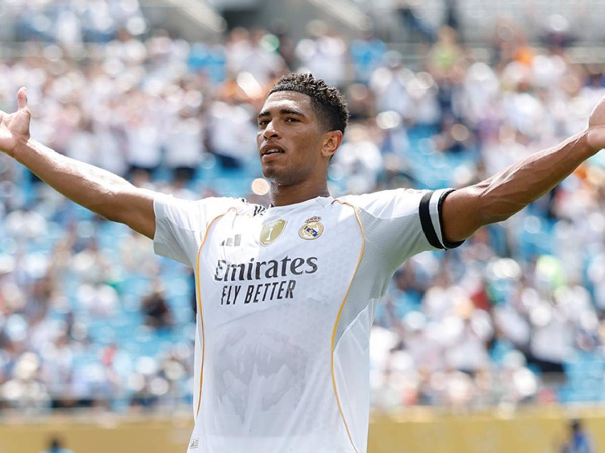 Real Madrid- Pachuca: Enfado de Xabi, mofa a Vinicius y polémico gesto de árbitro