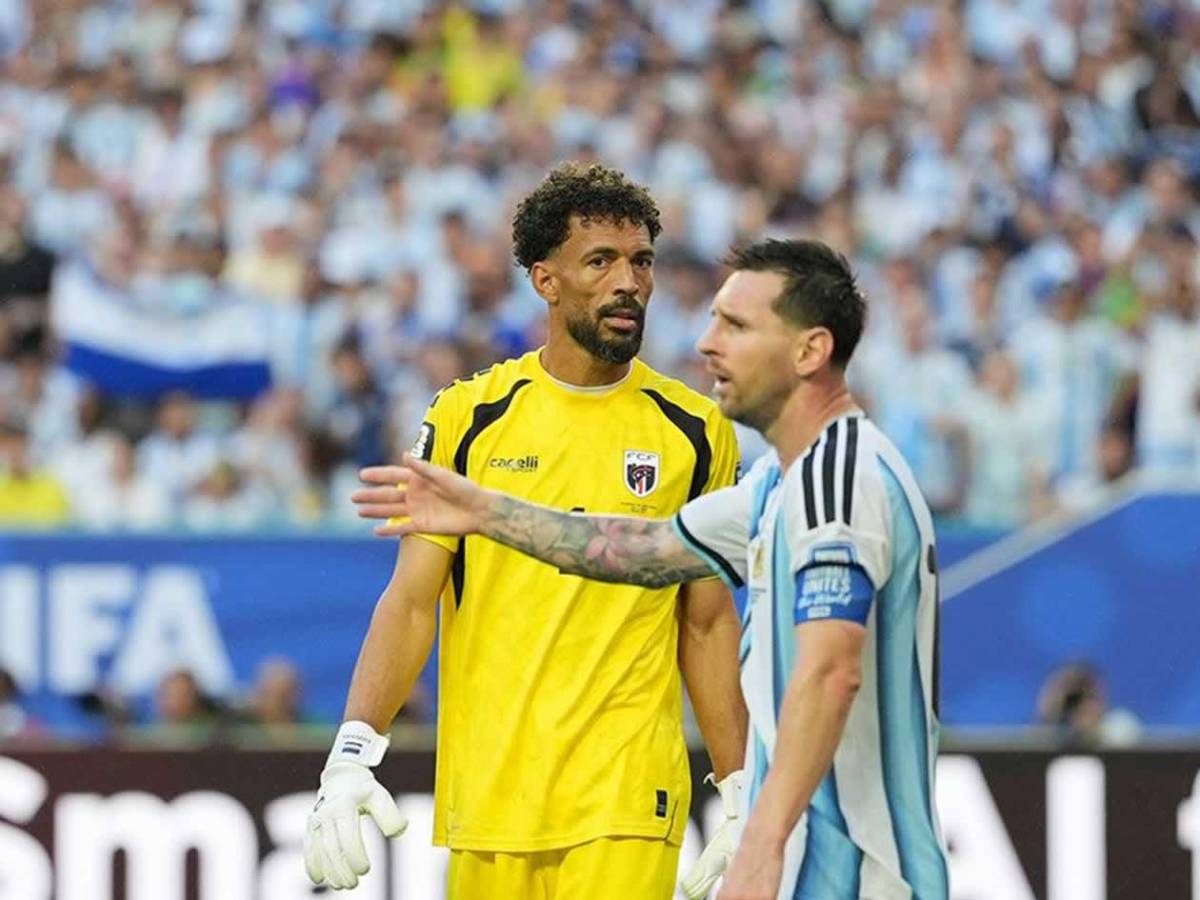 Vozinha ya es número uno tras su Mundial y supera a grandes porteros: ¿Compañero de Messi?