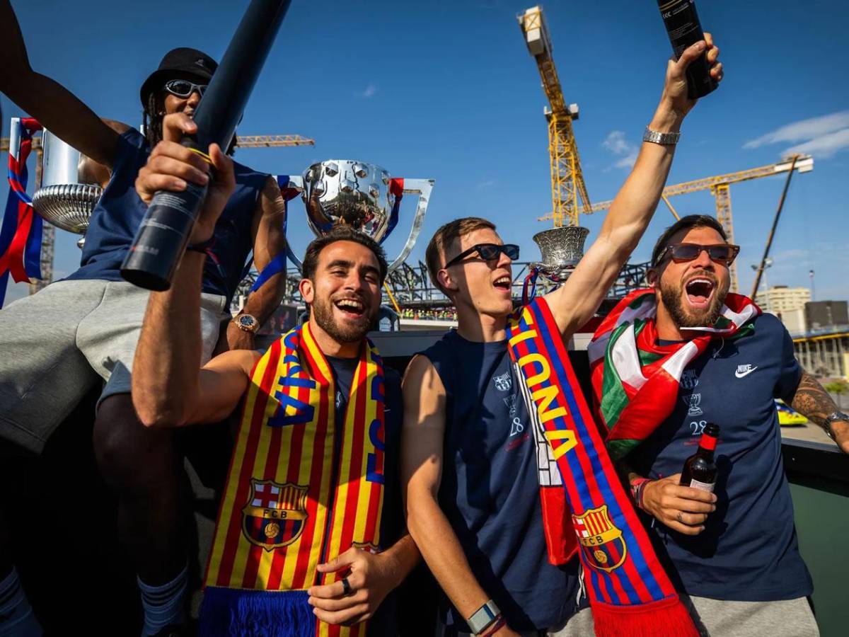 Rúa del Barcelona: jugadores se burlan de Vinicius y dardo de Lamine al Real Madrid