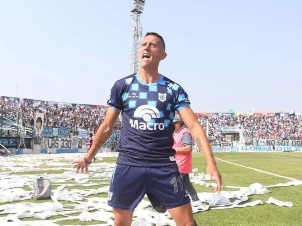 Detienen a jugador profesional por alarmar en un avión con la palabra “bomba”