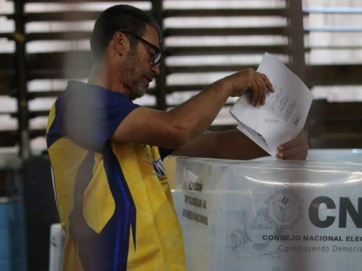 Así votan los capitalinos, a pesar de los retrasos en la apertura de urnas