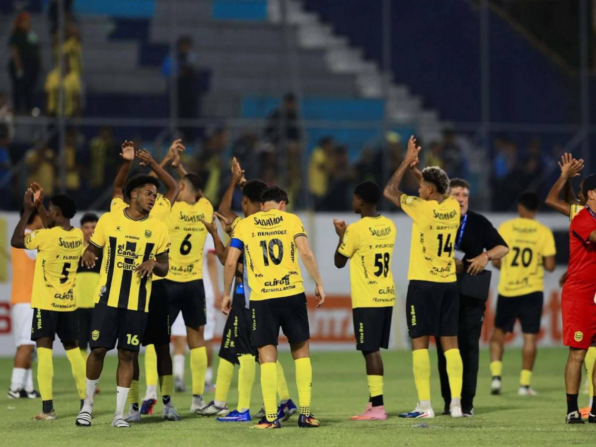 Real España celebra, Olimpia sufre y discusión de compañeros, culpable y desmayo