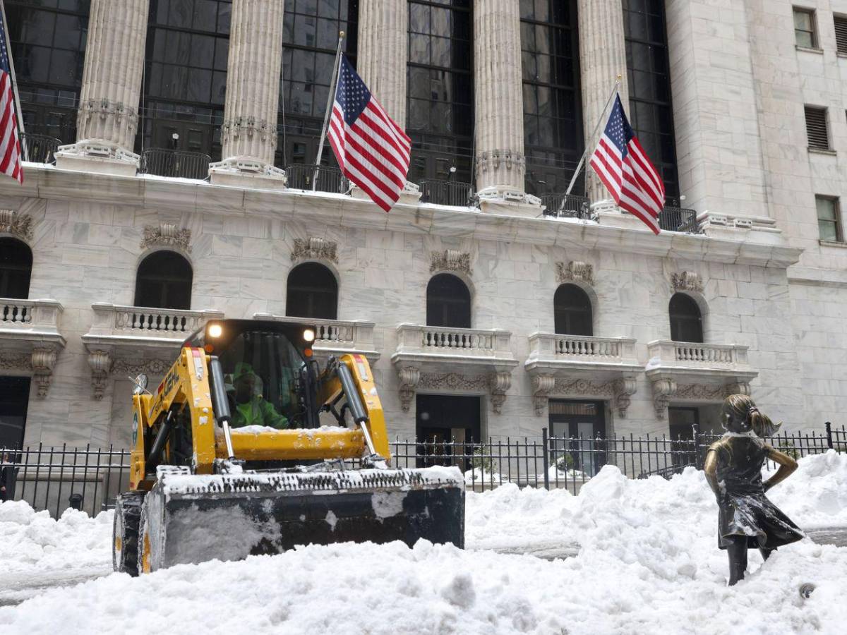 Histórica nevada en EE UU provoca caos y cancelación de miles de vuelos