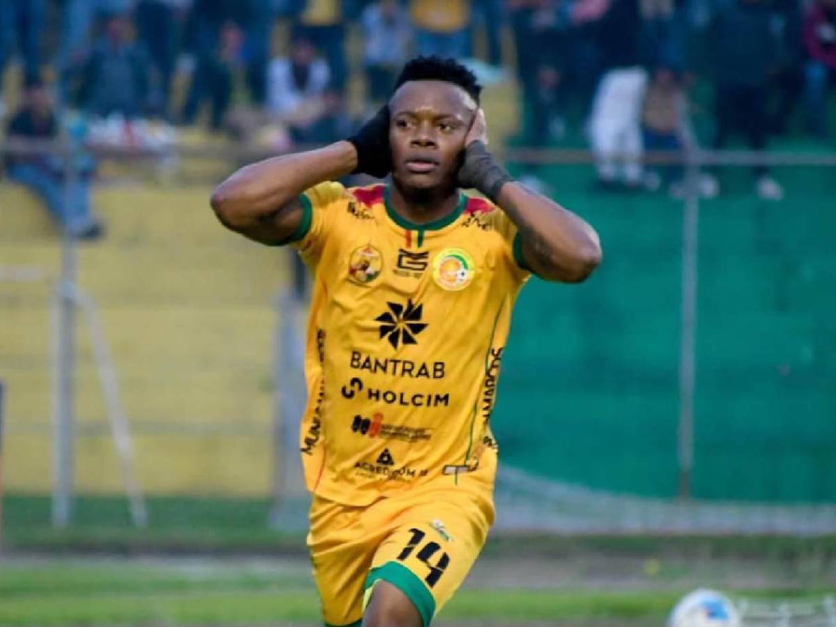 El equipo que descendió y podría ser campeón: eliminó a un histórico de su país