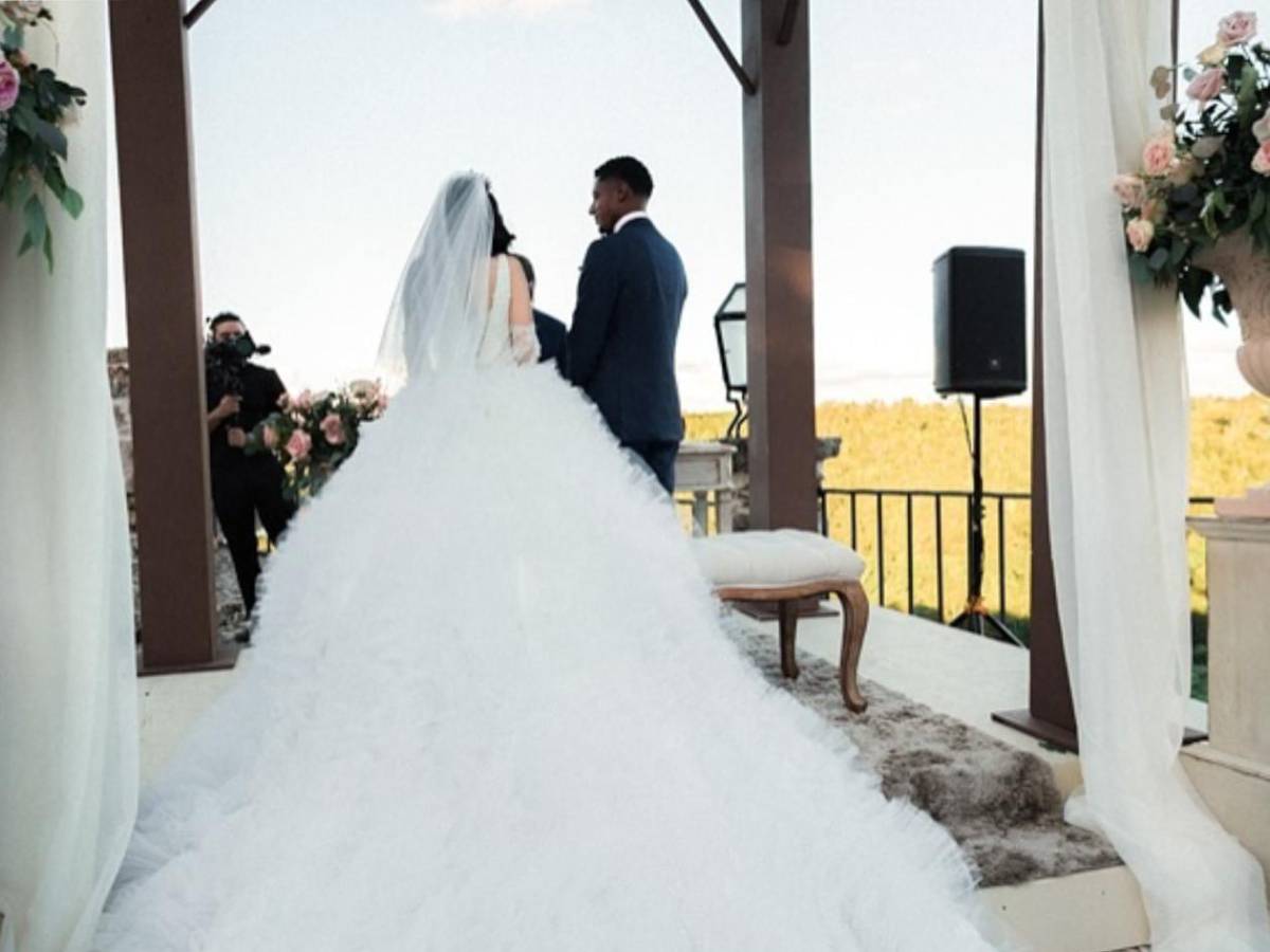 Reina de belleza convierte en padre a famoso futbolista hondureño