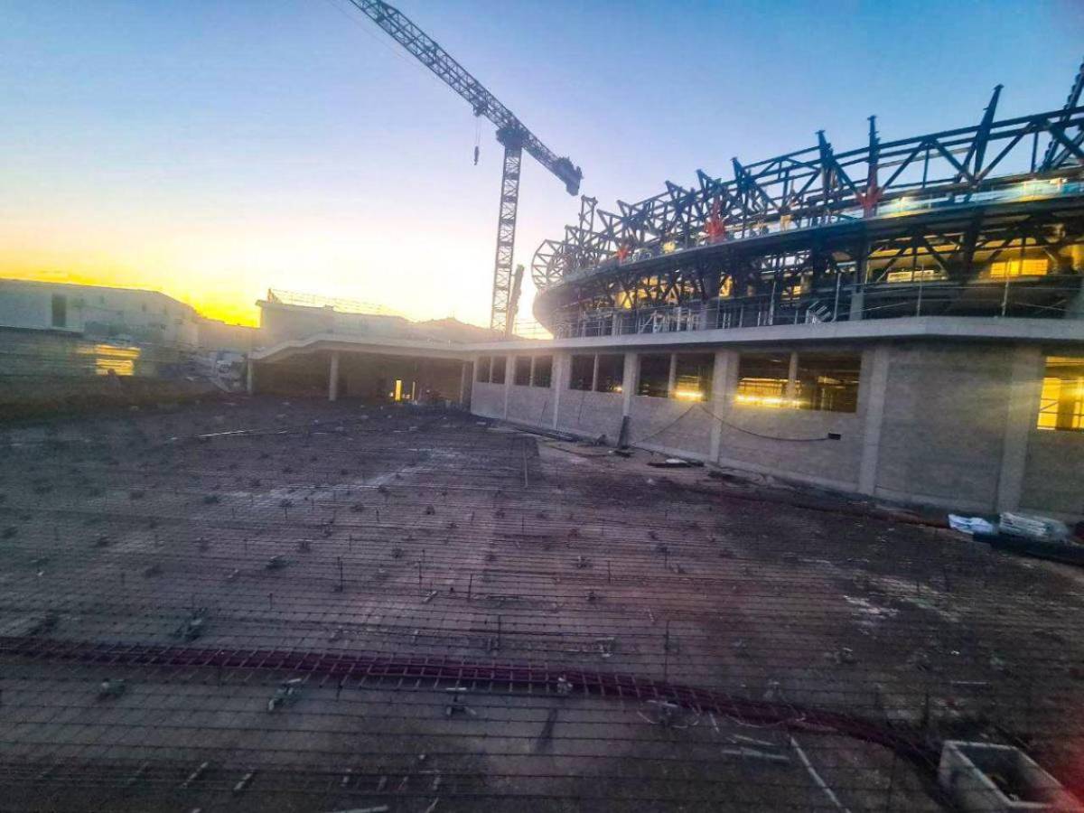 El Barcelona arranca el césped del Camp Nou y Laporta recibe un revés inesperado