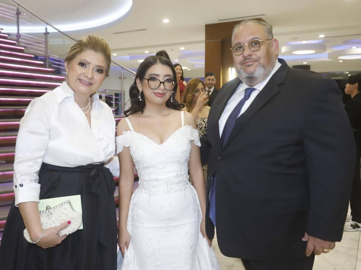 Seniors 2025 de la Santa María del Valle festejan su graduación