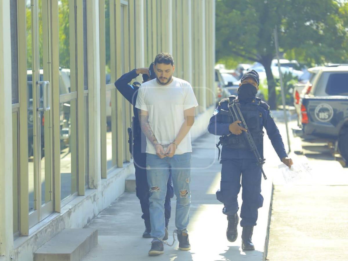 Dennis Galván, ligado al crimen de Valeria Alvarado, rompe en llanto en los juzgados