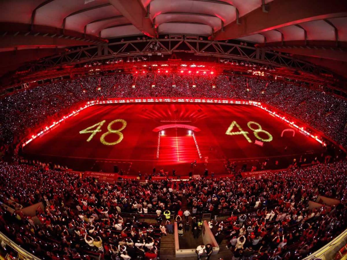 Luis Palma festeja el título de Olympiacos: su esposa Annie Córdova y gran sorpresa