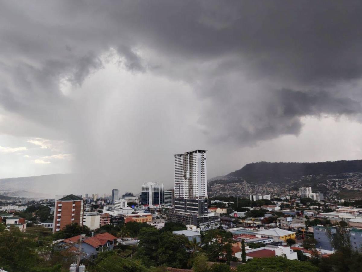 ¡Saque paraguas! Onda tropical  dejará fuertes lluvias en estas zonas Honduras