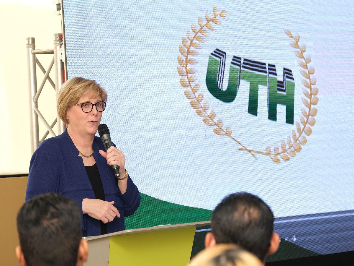 UTH y Embajada de EE.UU. fortalecen lazos en pro de la educación y la innovación