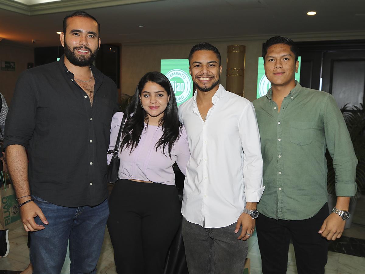 Los Ingenieros Diego Torres, Dariela Raudales, Eduardo Lanzan y Esteban Corea pudieron disfrutar al máximo de la experiencia del foro desde su inicio hasta el final.