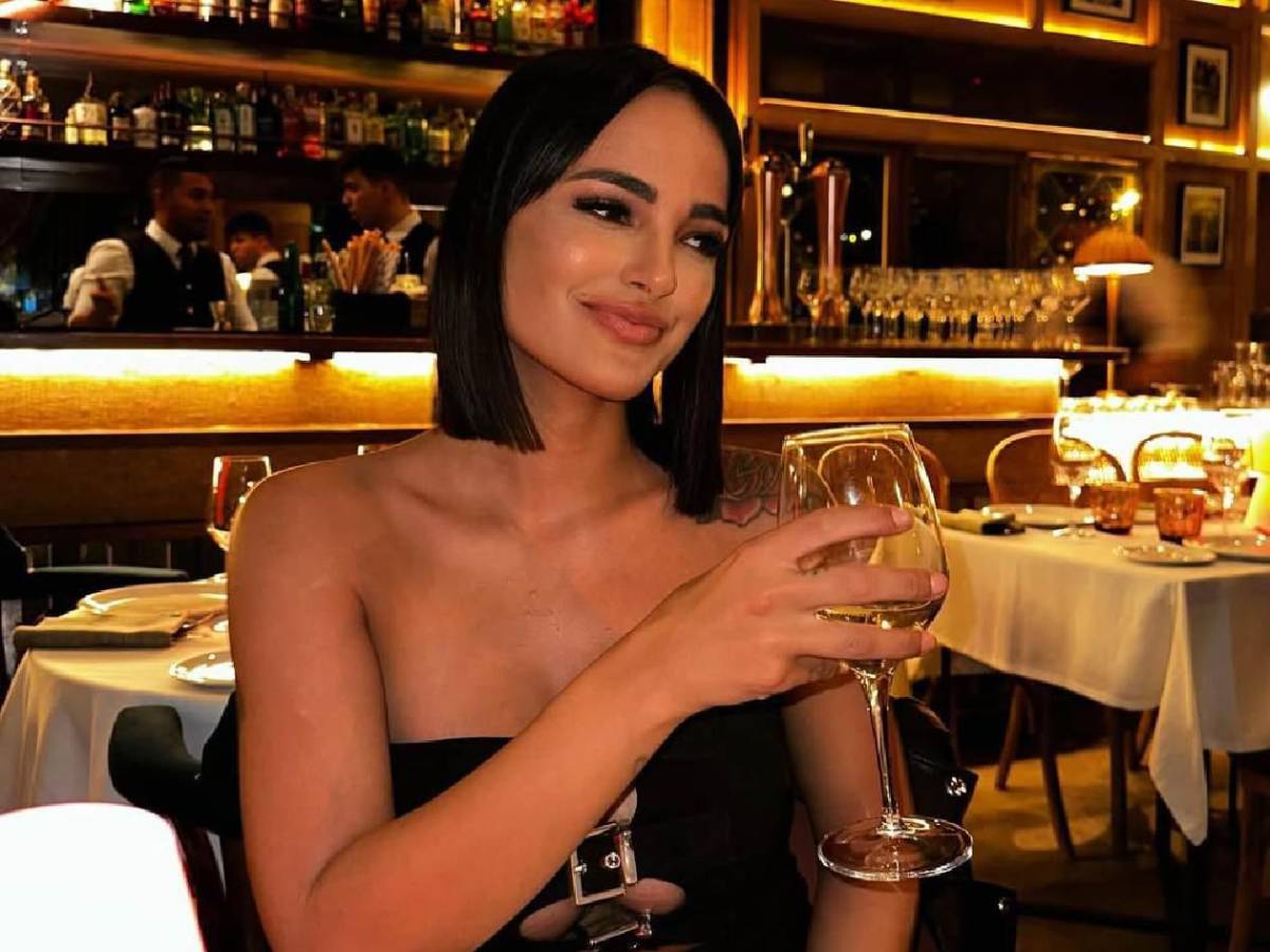 Fue relacionada con Casillas y le filtran chats con otro futbolista; ella responde