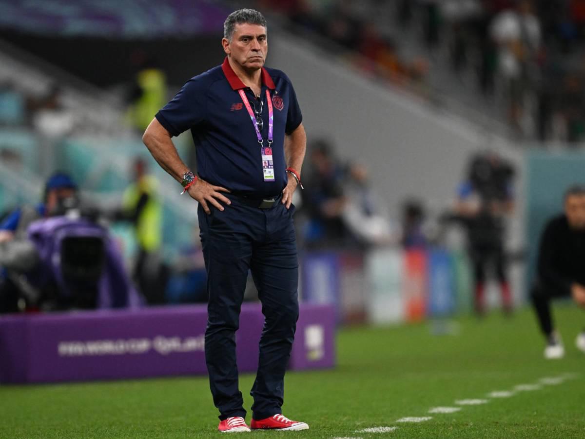 Oficial: Costa Rica despide al entrenador Luis Fernando Suárez
