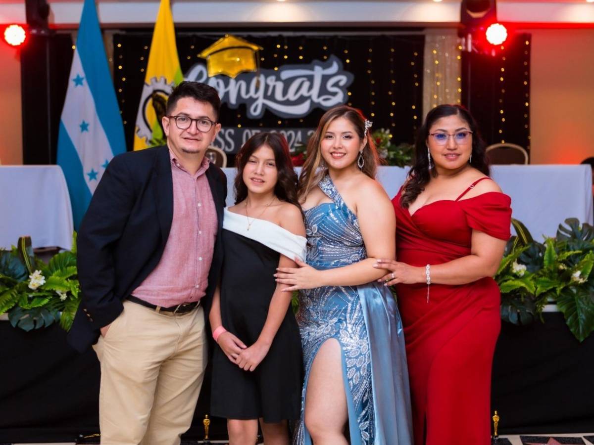 Seniors de la Saint Paul Academy celebran su logro académico