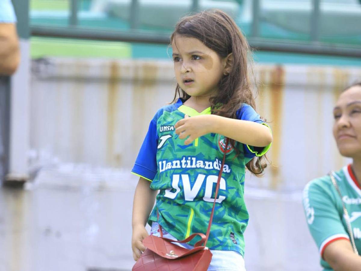 Chicas lindas y ambiente familiar en las gradas del Yankel Rosenthal