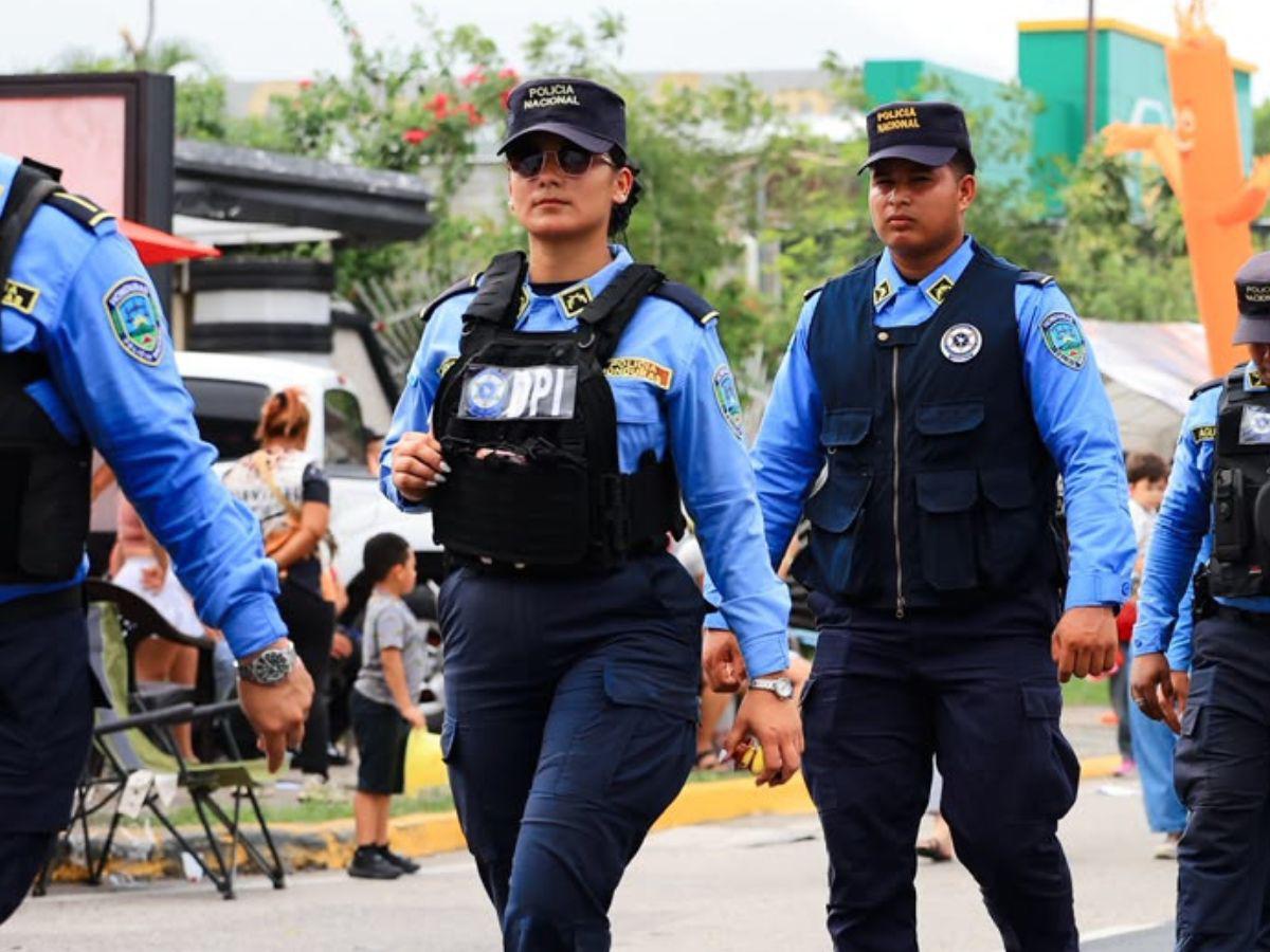 Bellas mujeres cautivaron en el desfile de carrozas en San Pedro Sula