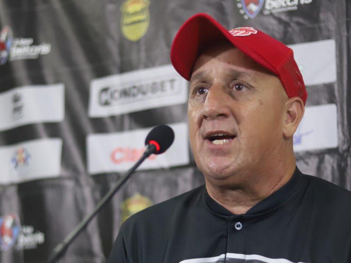 Colegio de entrenadores advierte al Vida tras destitución de Leo Rodríguez