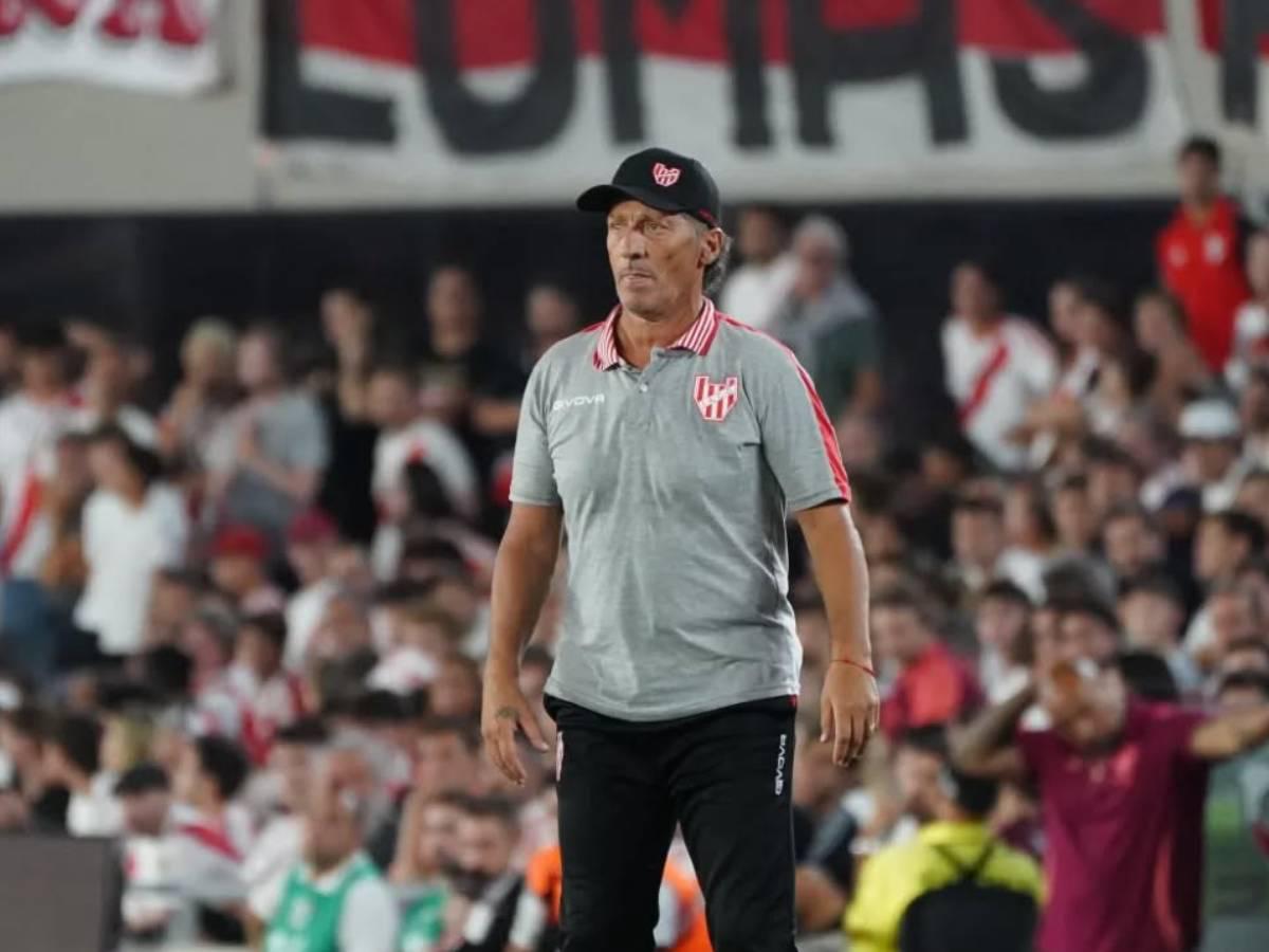 Pedro Troglio sufre dolorosa derrota ante River Plate