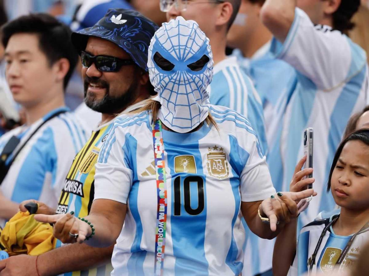 Show de Messi, su llanto, errores del VAR en Argentina - Argelia y Antonela robó miradas