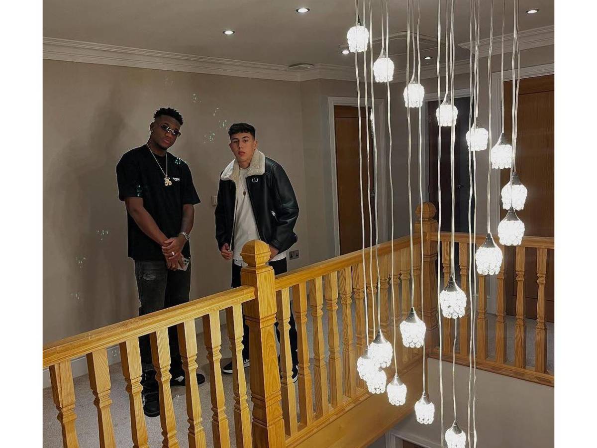 Jhon Durán: su nueva vida de lujos y captado con exnovia de un compañero