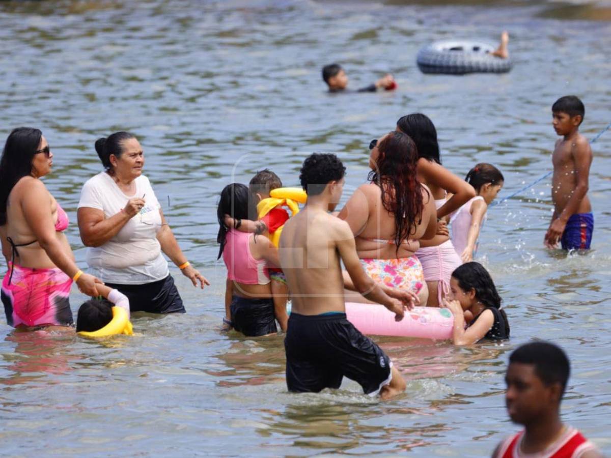 Así se vive el inicio de Semana Santa 2026 en las playas de Omoa