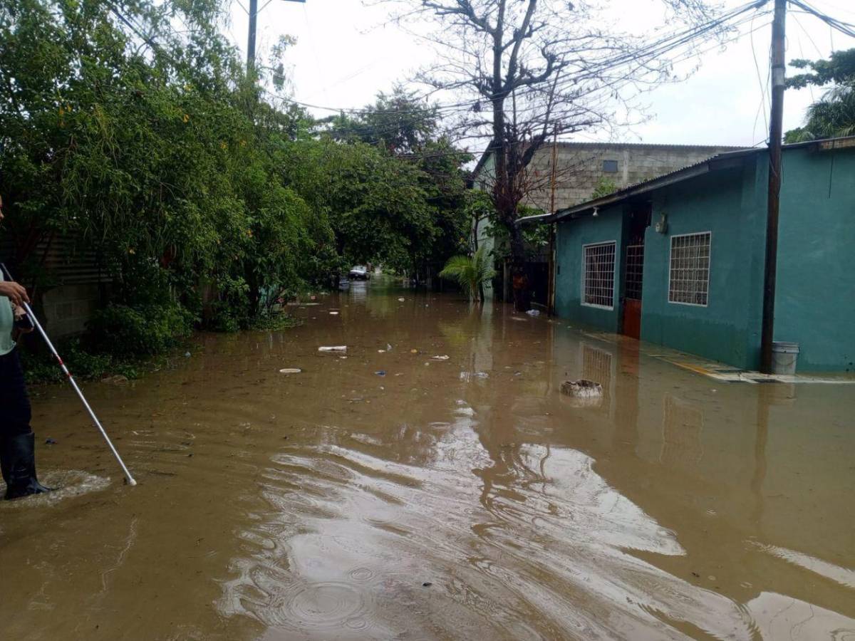 Calles convertidas en ríos: drama de 40 familias en Buena Inversión