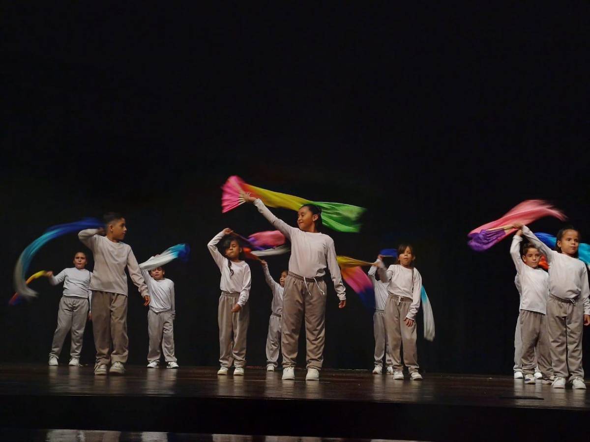 Talent show Grace Christian Academy: noche de música y de petición de matrimonio