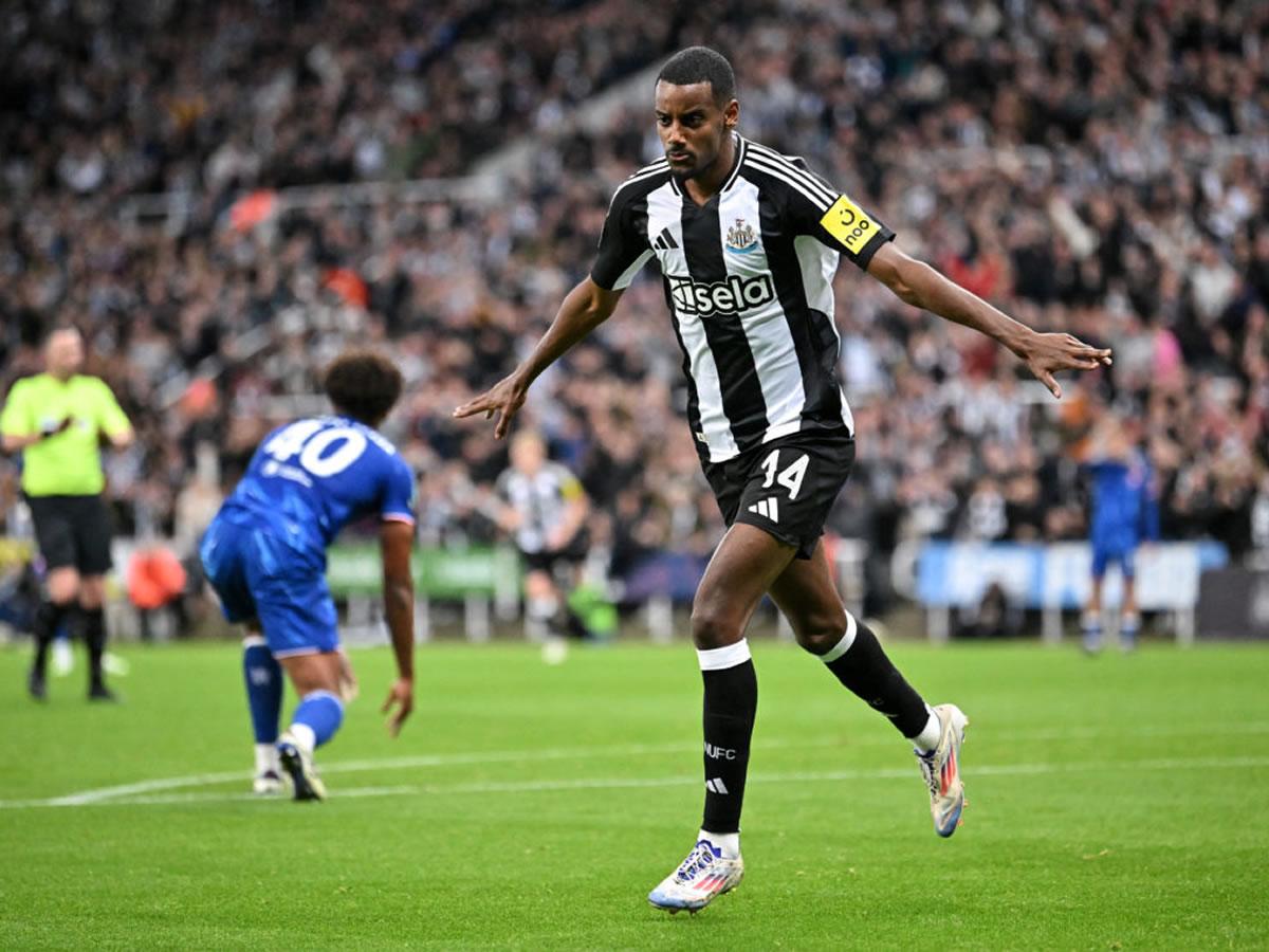 Aleksander Isak puso el primer gol para la victoria del Newcastle sobre el Chelsea en la Carabao Cup.