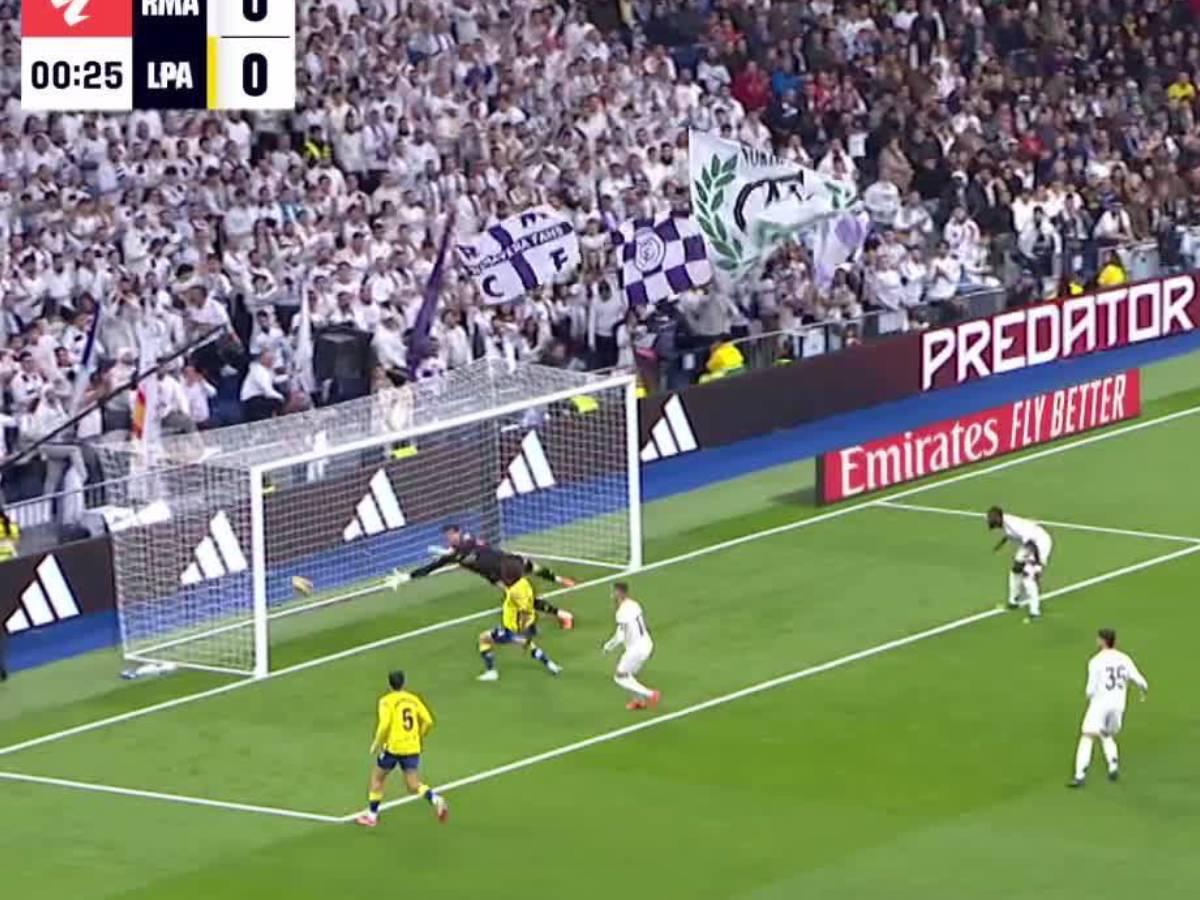 Fabio Silva marcó de forma increíble a los 25 segundos.