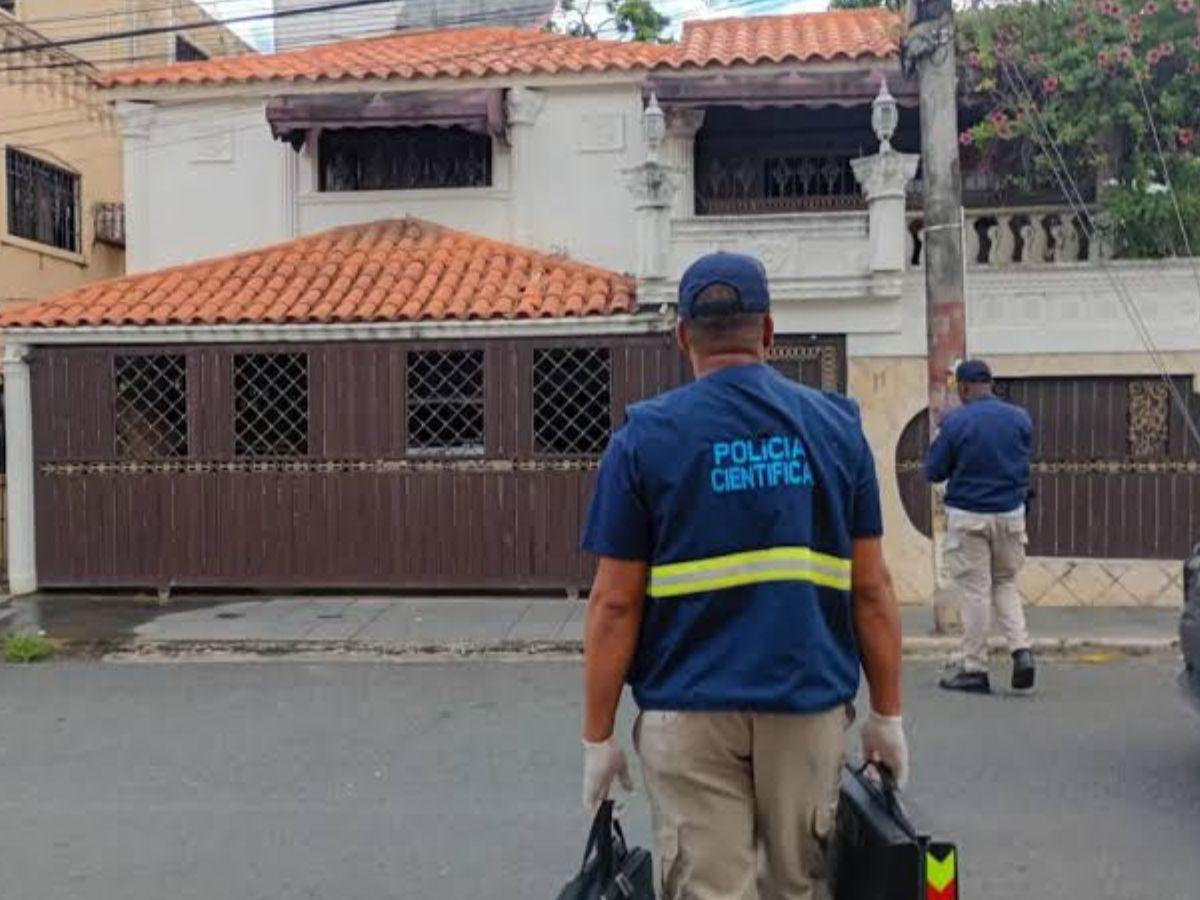 Matan a puñaladas a esposa de famoso cantante en su propia casa