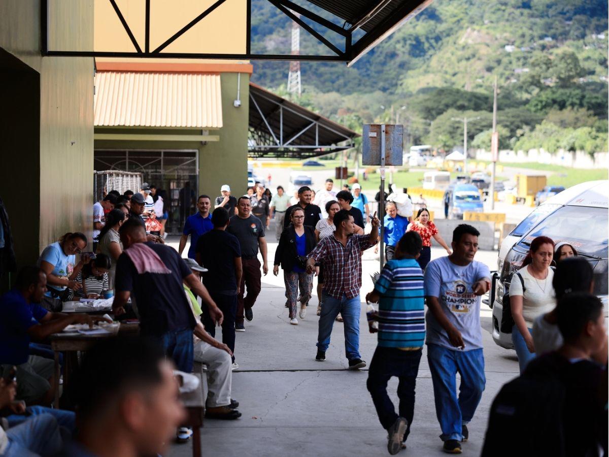 Menor concurrencia marca el retorno de viajeros en la Gran Central de Buses