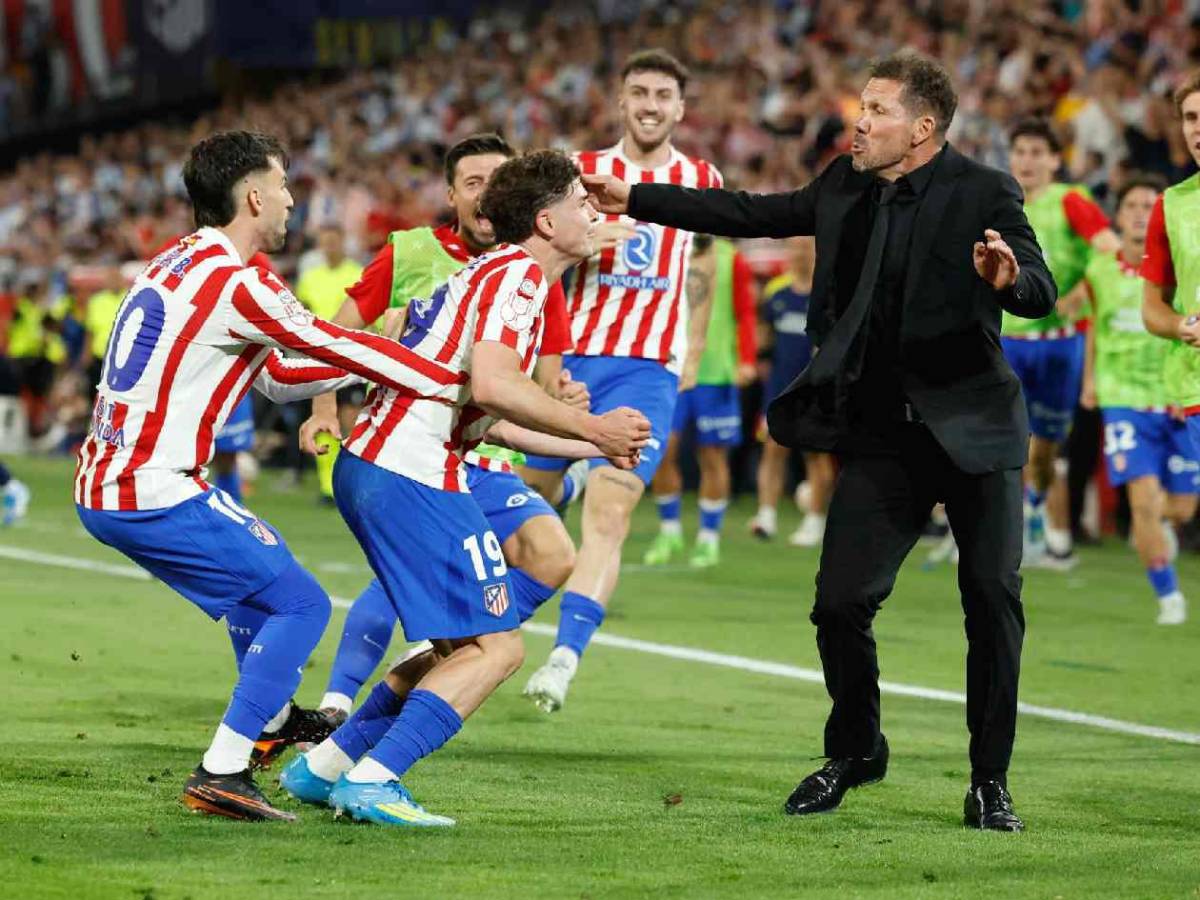 Barcelona quiere agitar el mercado: increíble oferta a Julián y revelan su postura