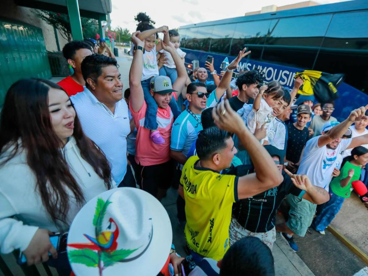 Locura por Palma, gifiti, regalos y youtuber presente en entreno de Honduras