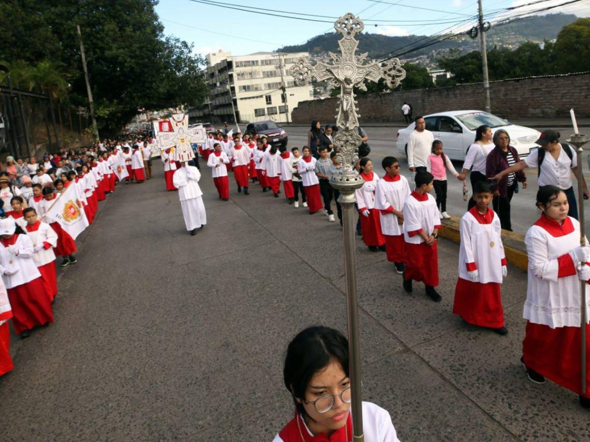 Fervor: Miles acompañan peregrinación de la Virgen de Suyapa en Tegucigalpa