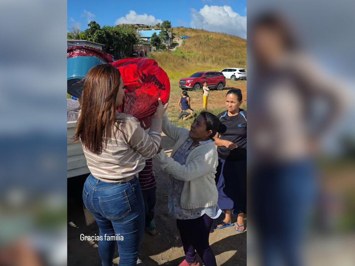 Milagro Flores dona canastas navideñas a familias de escasos recursos